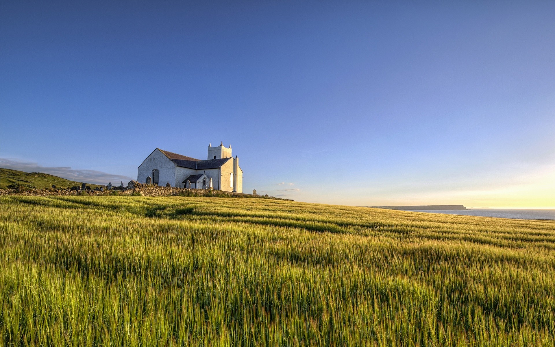 europe blé agriculture paysage champ ciel campagne ferme rural extérieur nature herbe céréales été récolte pays terres cultivées grange maïs pâturage