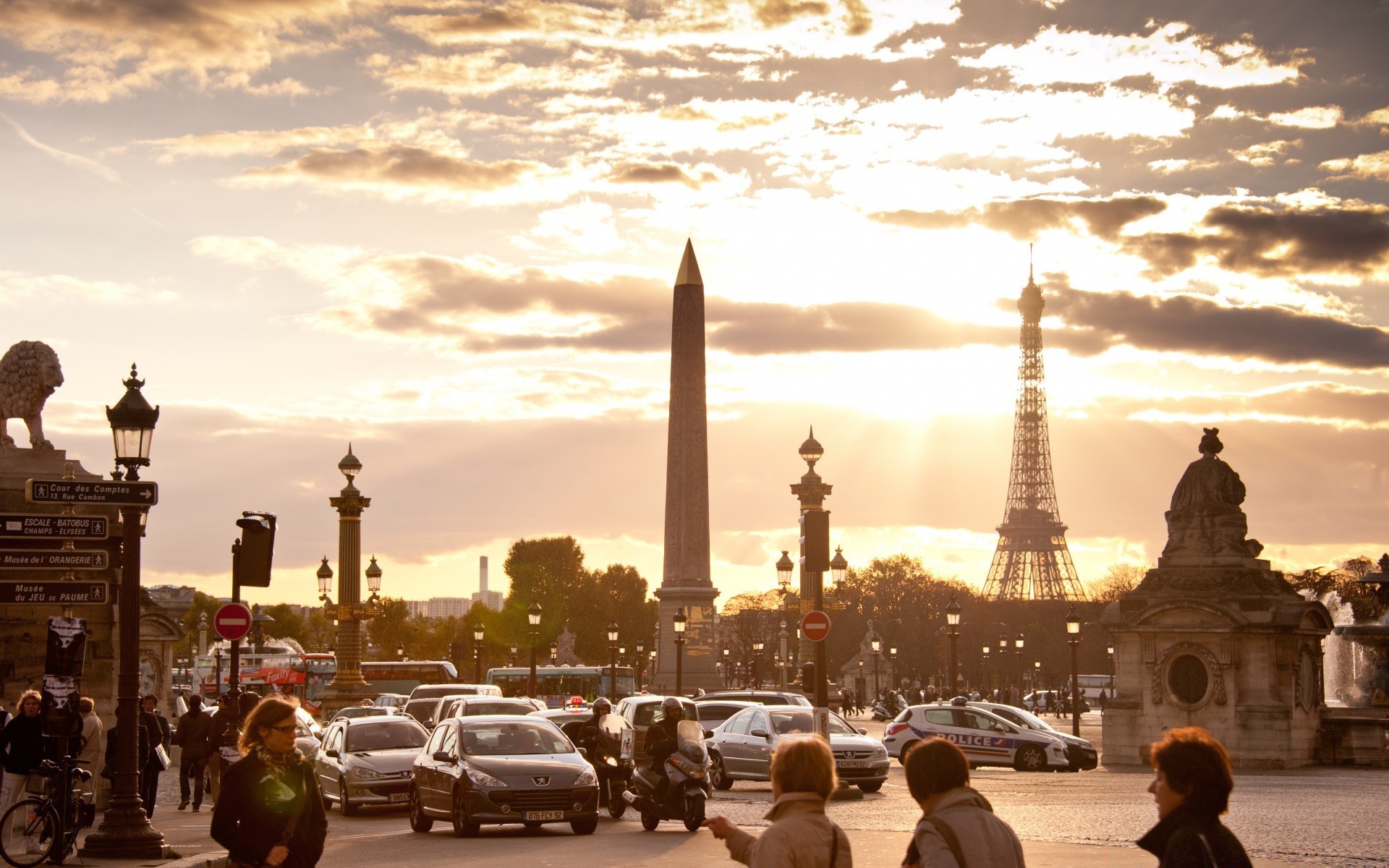 europe architecture voyage ville coucher de soleil maison tour crépuscule à l extérieur soir ciel religion tourisme monument rue place église touriste