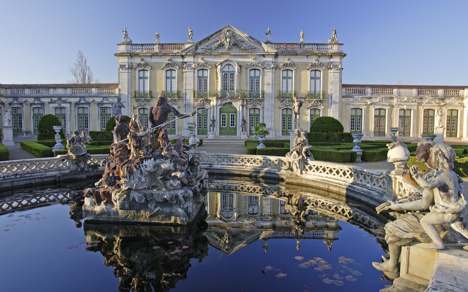 europe architecture fontaine voyage ville maison point de repère baroque sculpture en plein air tourisme ciel château statue place lumière du jour urbain façade tourisme eau