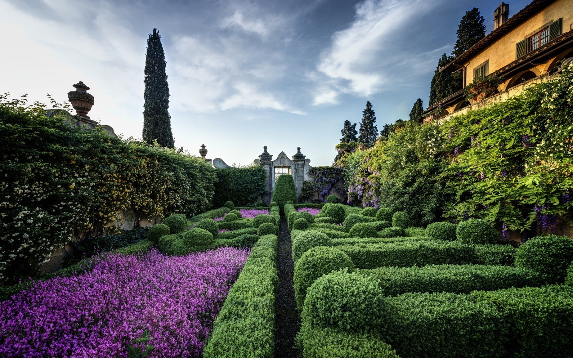 europa jardim arquitetura flor viagens topiaria hedge árvore ao ar livre parque verão cênica gramado natureza casa castelo casa