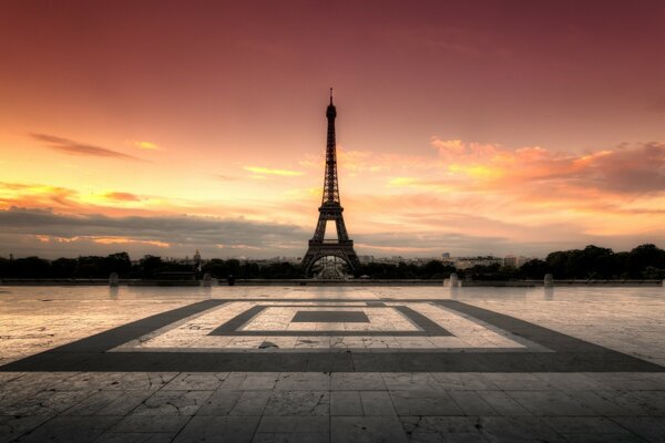 Sunset in Paris at the Eiffel Tower