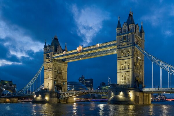 Tower Bridge from the north shore at dusk