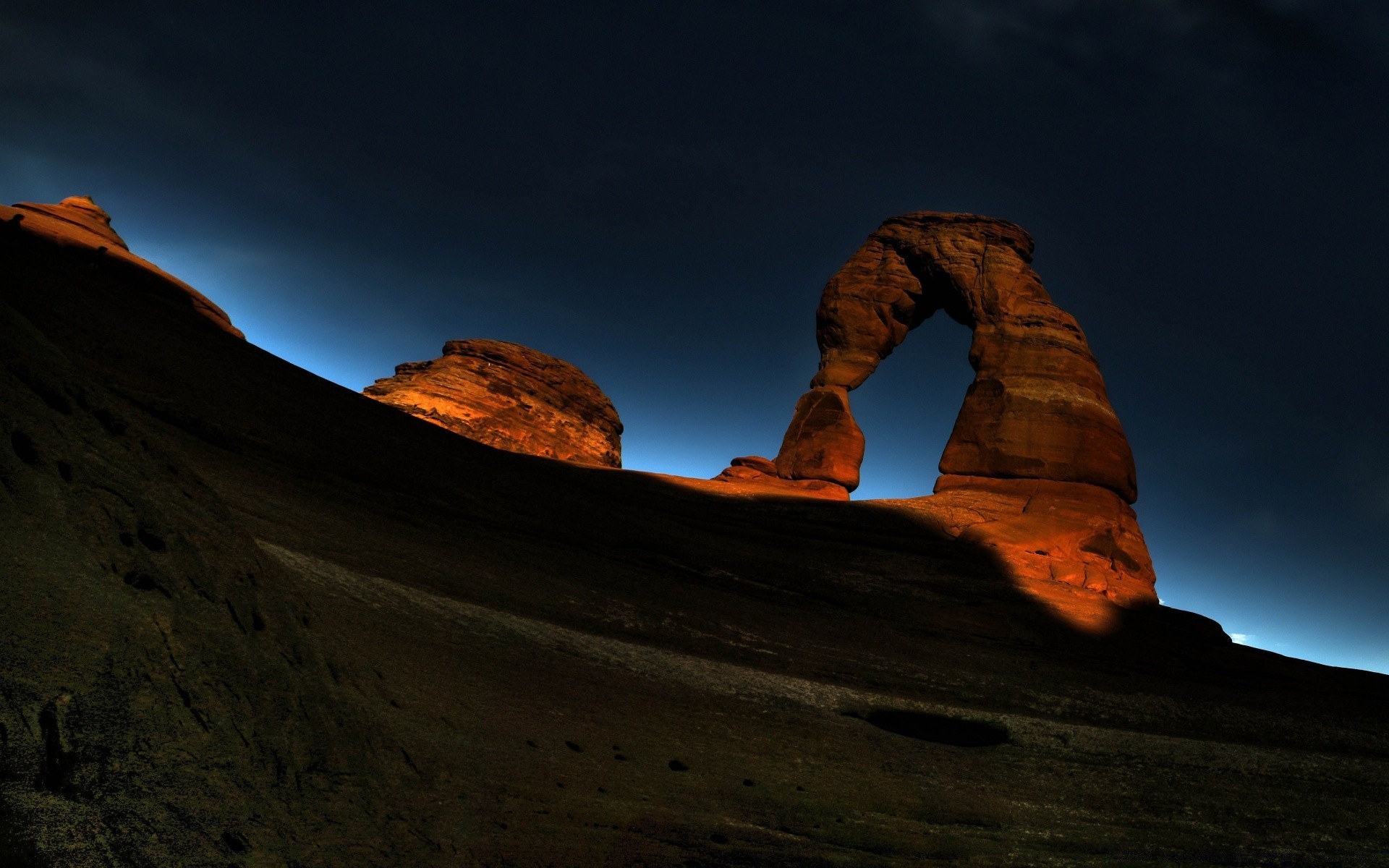 landschaft sonnenuntergang wüste reisen rock tageslicht landschaft himmel berge im freien dämmerung abend licht ein hintergrundbeleuchtung schatten mond abenteuer