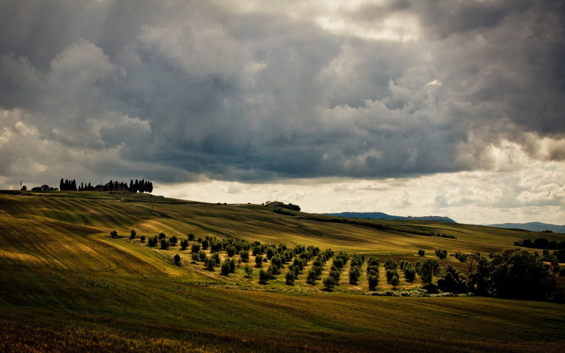 europa paesaggio agricoltura cielo terra coltivata all aperto fattoria tempesta natura campagna tramonto viaggi campo rurale collina erba luce del giorno nuvola pastorale meteo