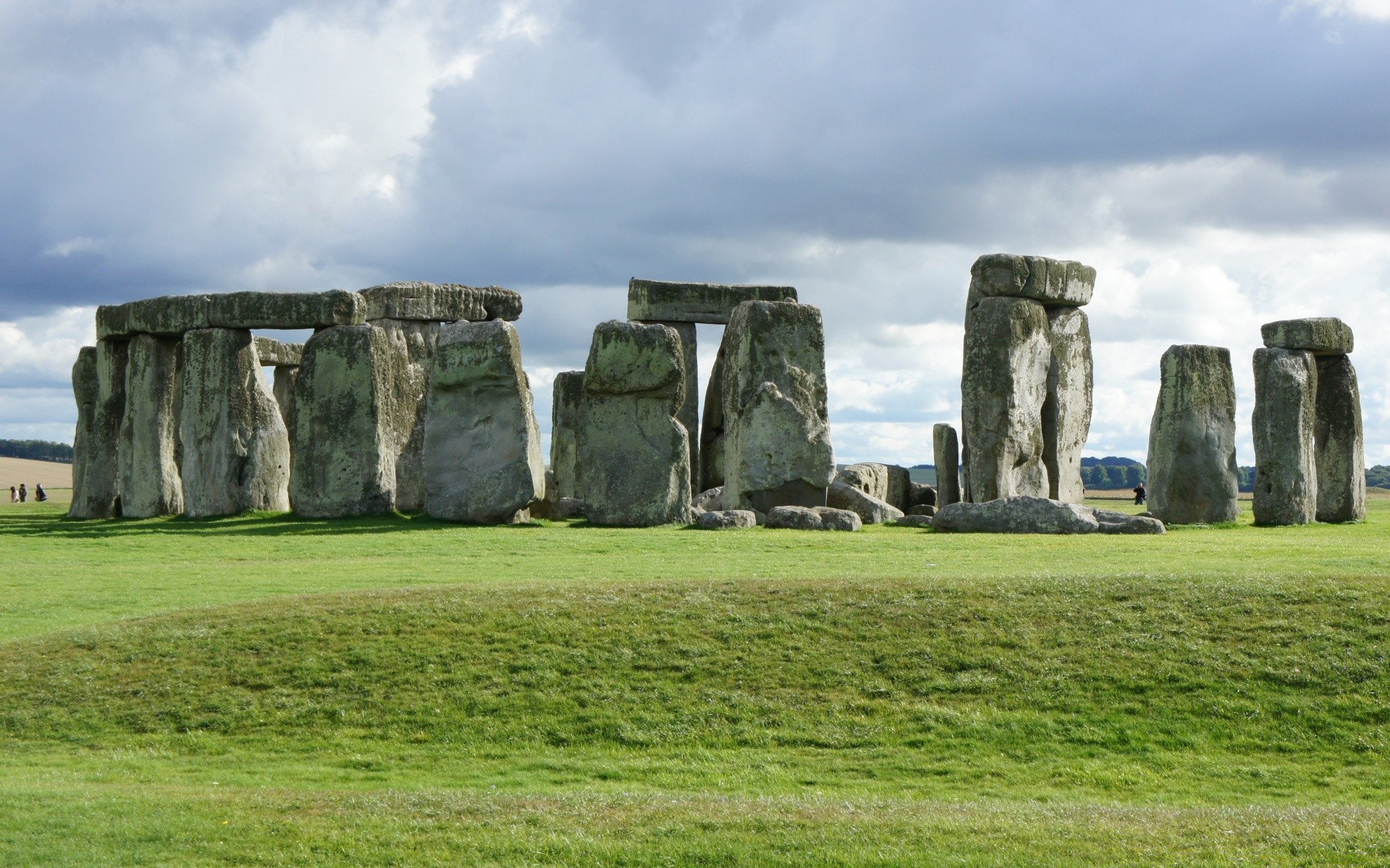 europe megalith ancient outdoors travel stone monolith monument prehistoric sky grass celtic rock archaeology landscape summer granite religion