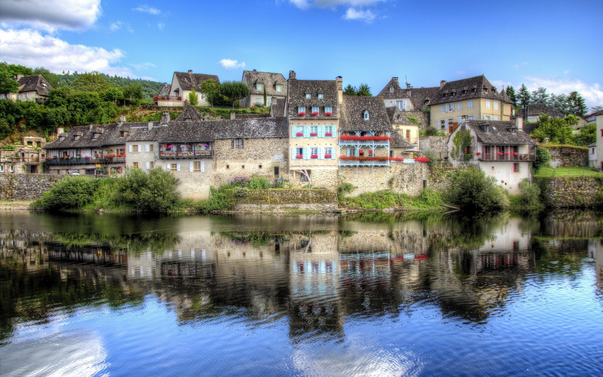 europe architecture eau voyage rivière vieux maison maison ville gothique ville château tourisme ciel antique été traditionnel réflexion en plein air lac