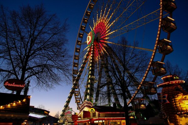 Attraktion Riesenrad in der Nacht