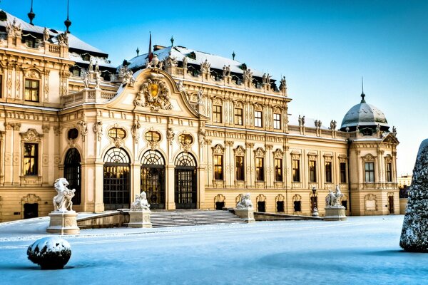 Goldener Palast im Winter