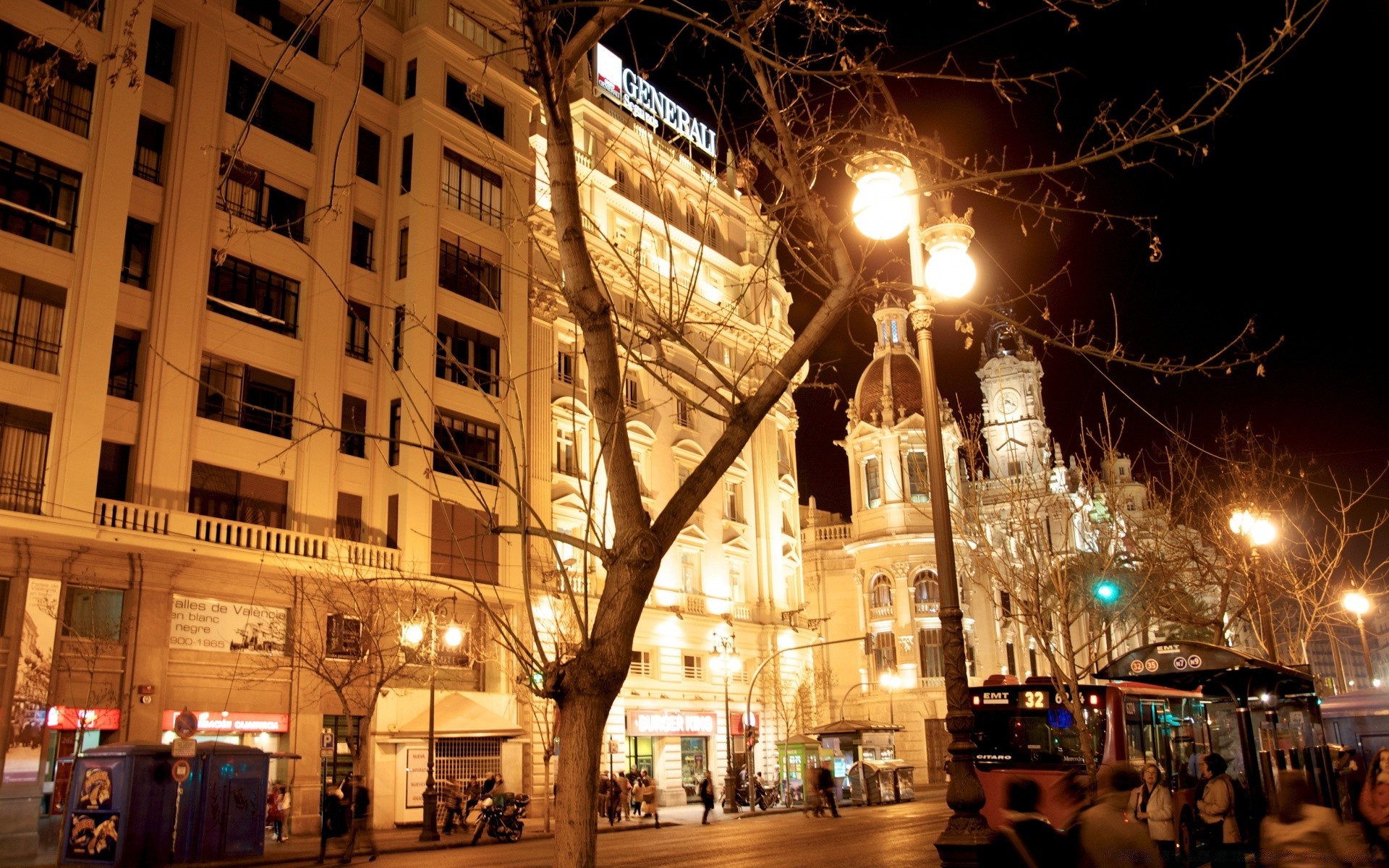 europa straße stadt reisen haus licht straße urban abend architektur hintergrundbeleuchtung dämmerung geschäft platz