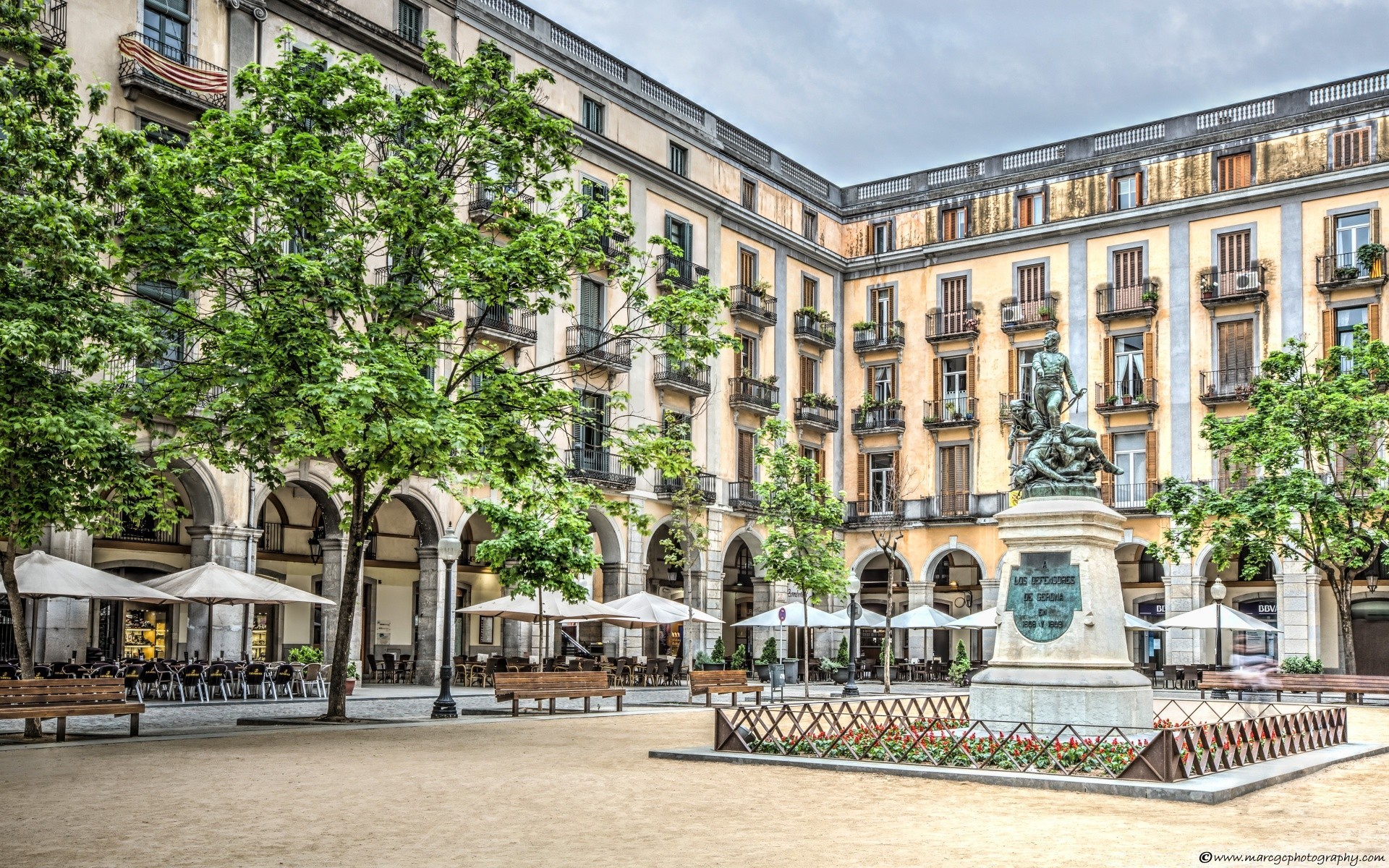 europa arquitetura casa cidade viagens casa turismo cidade velho rua exterior urbano fachada exterior atração turística céu espetáculo histórico praça luxo cultura