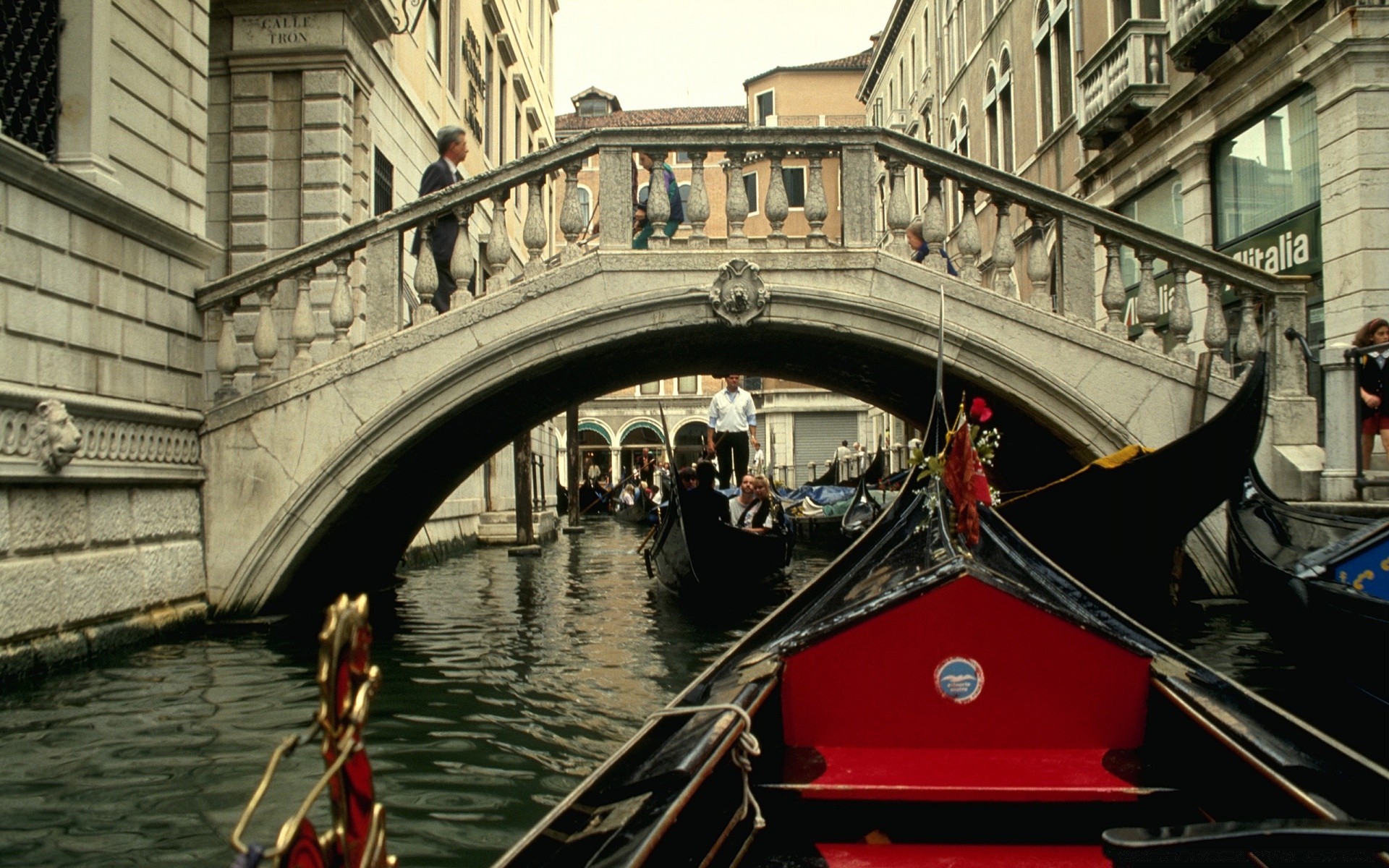 europa reisen wasser transportsystem architektur stadt gondeln haus im freien boot kanal tourismus auto fluss straße städtisch urlaub brücke alt