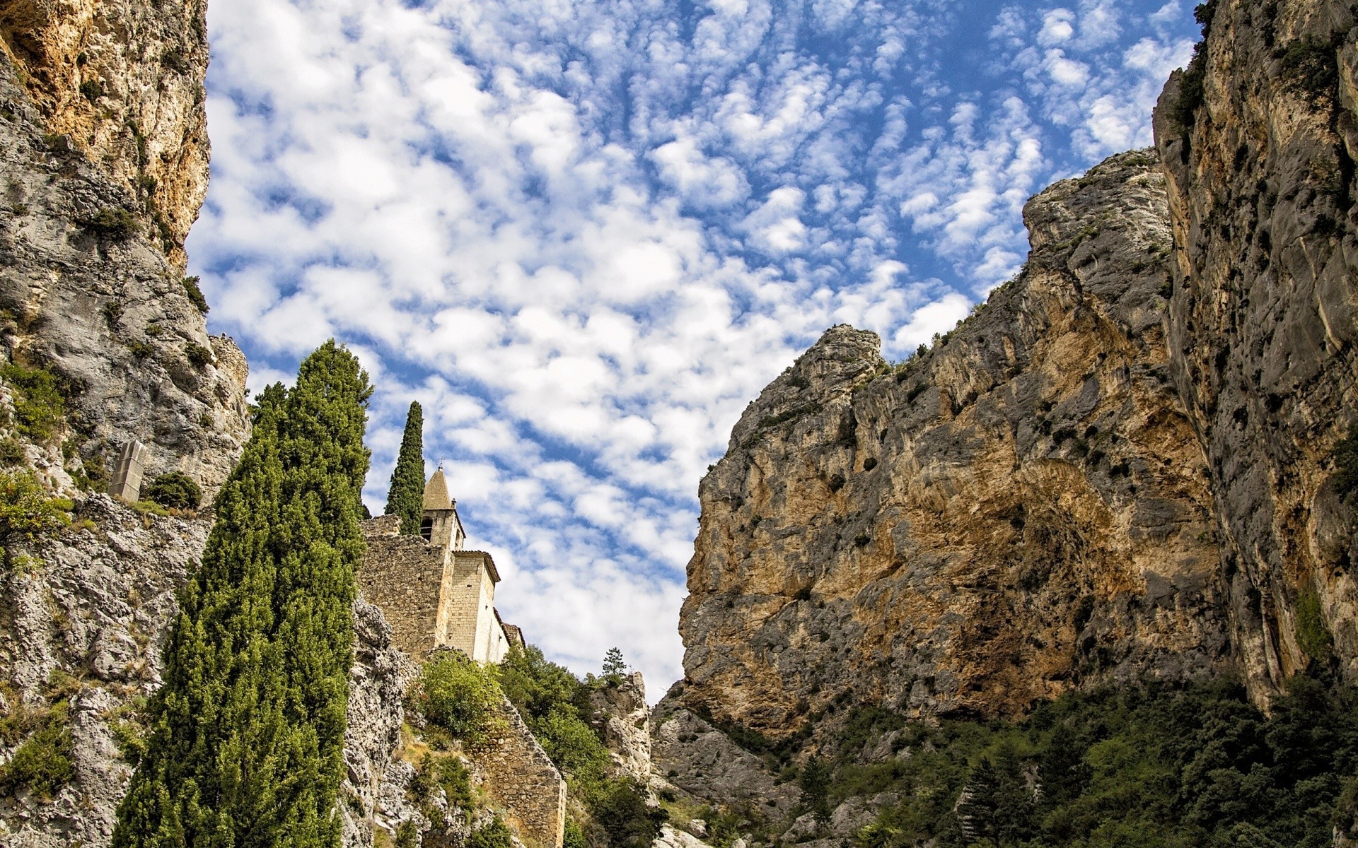 europa naturaleza viajes roca cielo al aire libre montañas paisaje piedra turismo árbol alto castillo arquitectura verano espectáculo