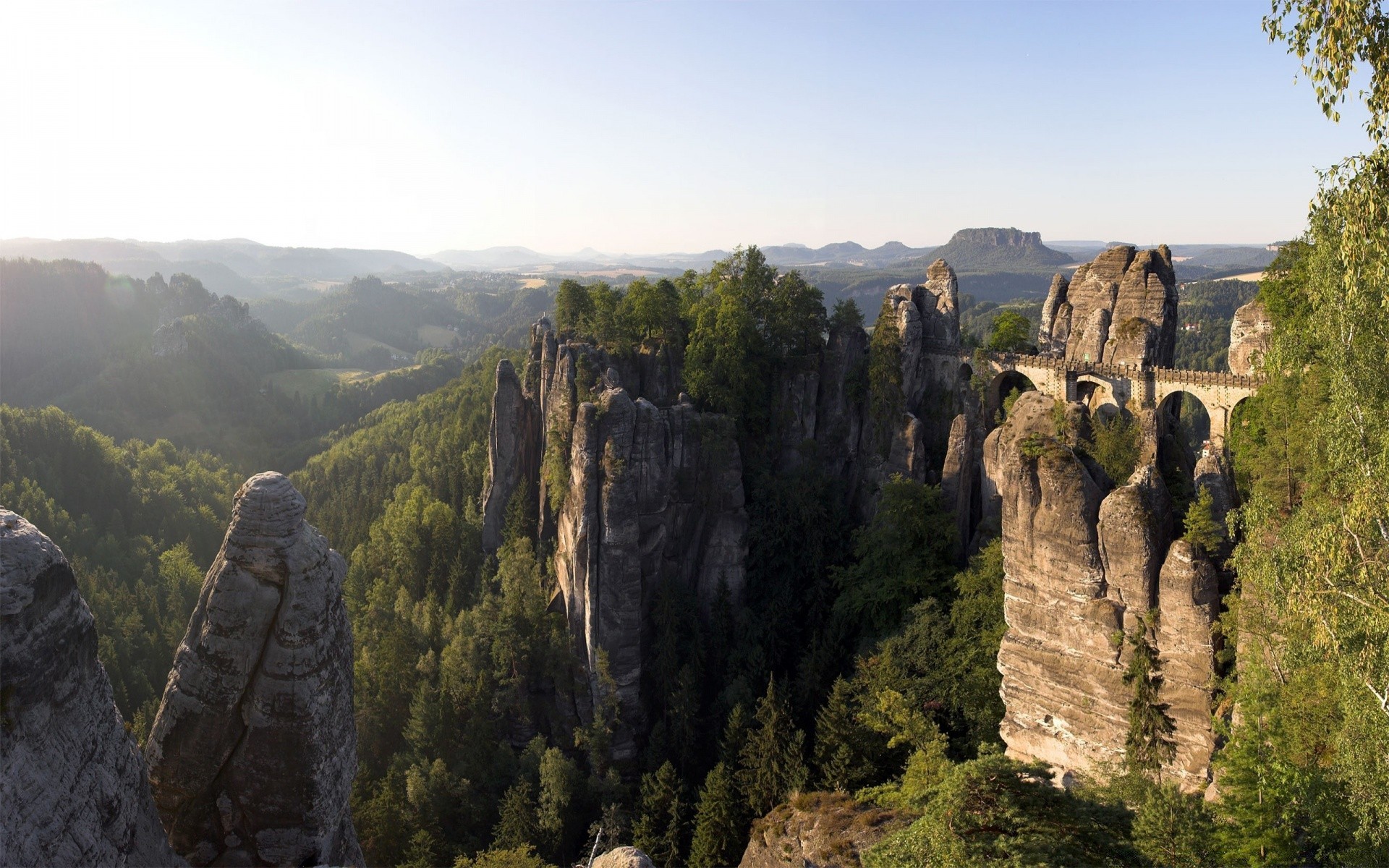 europa viajes al aire libre naturaleza montañas paisaje cielo roca valle madera árbol escénico