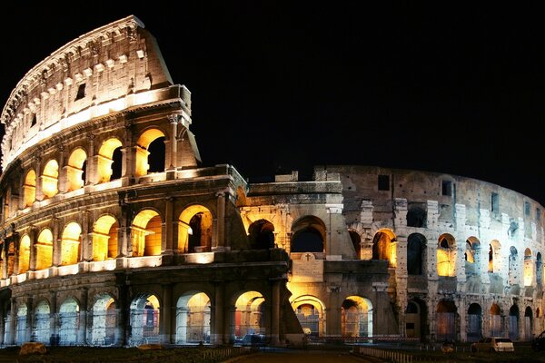 Coliseu iluminado por luz noturna