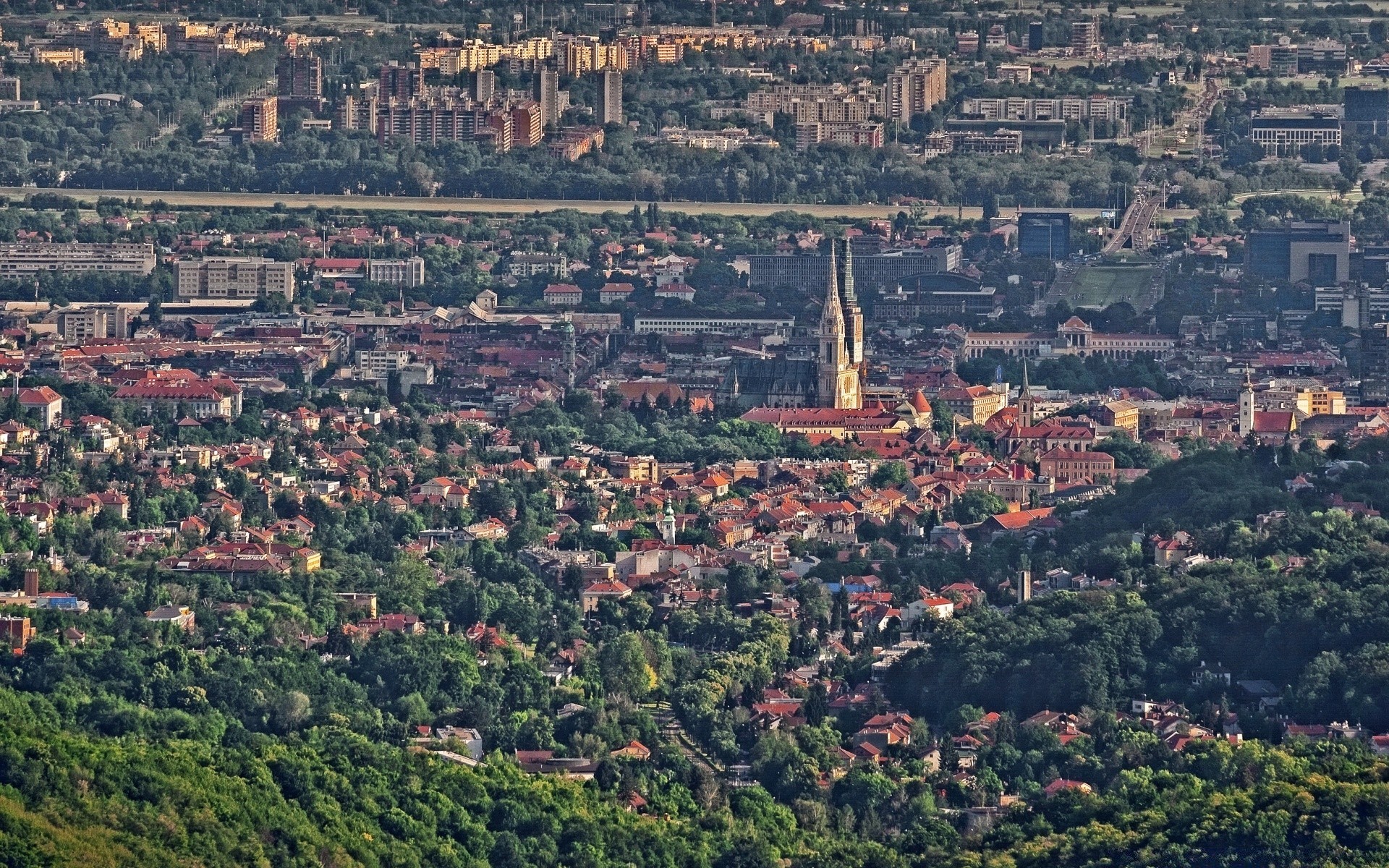 europa città città panoramica città architettura antenna casa skyline viaggi panorama collina chiesa spettacolo tetto paesaggio punto di riferimento urbano casa terreno coltivato