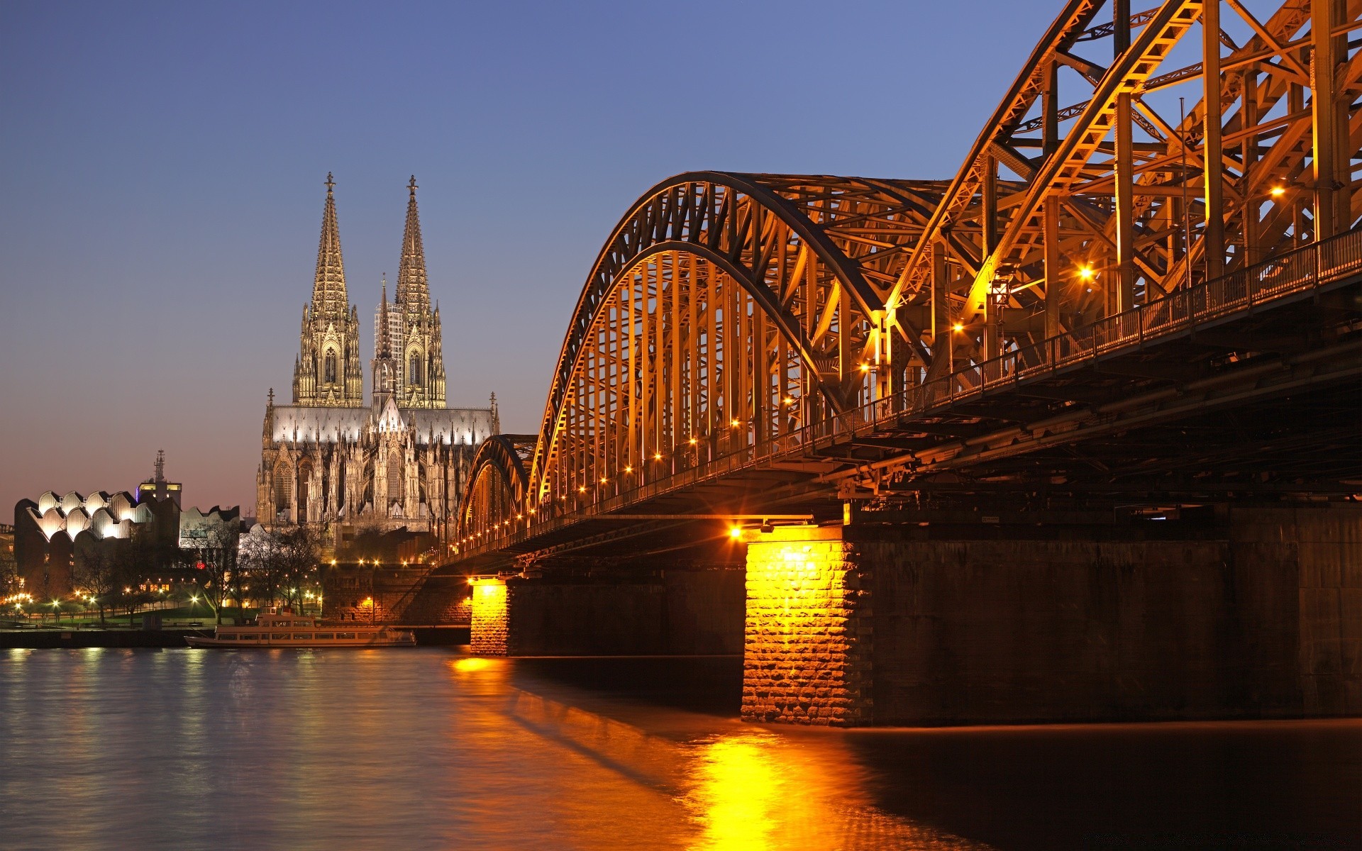 europa brücke fluss wasser reisen architektur stadt sonnenuntergang dämmerung abend himmel reflexion haus licht im freien städtisch sehenswürdigkeit