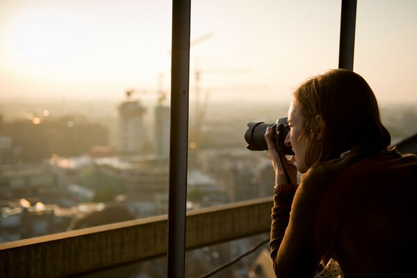 Fotograf z bliska o świcie