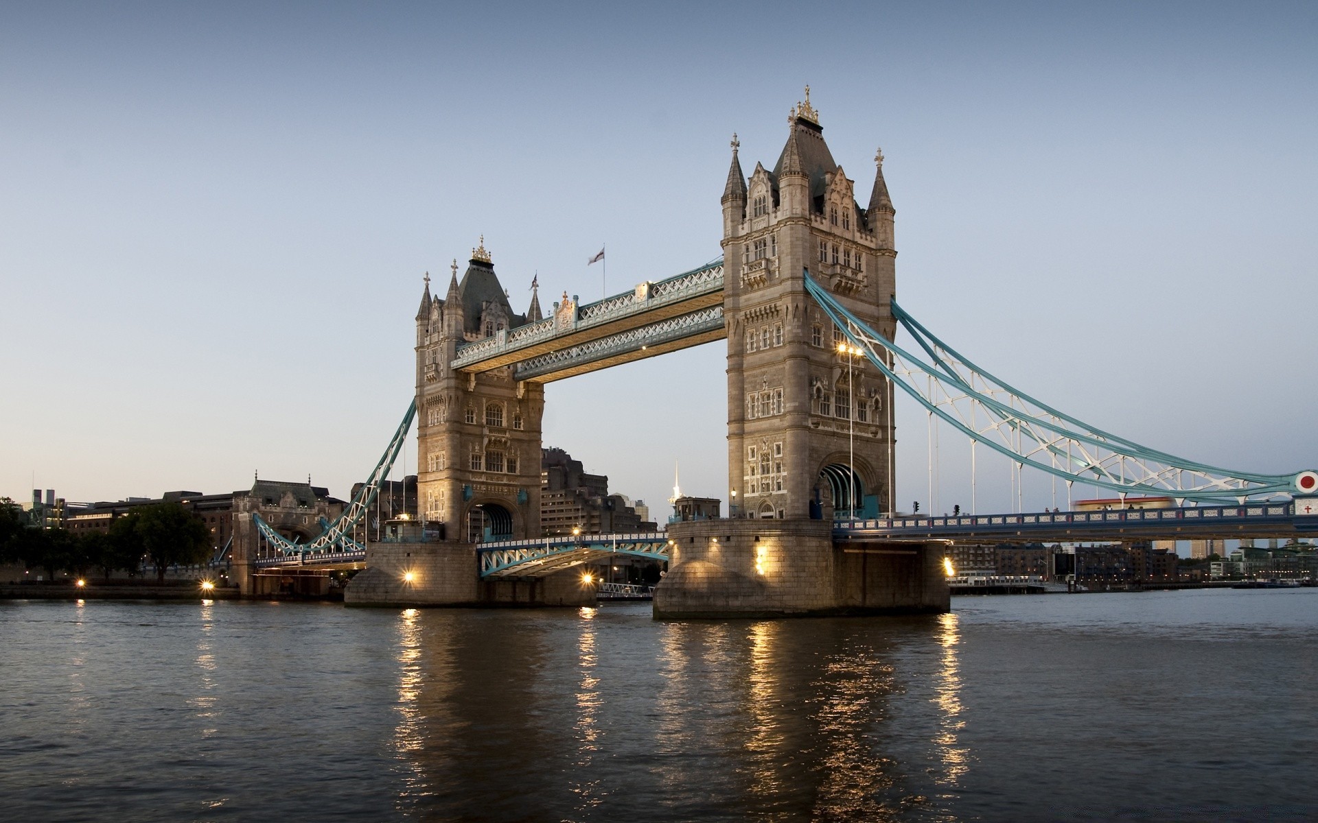 europe pont rivière architecture eau voyage ville pont-levis ciel maison urbain ville point de repère skyline à l extérieur pont suspendu coucher de soleil crépuscule tour soir