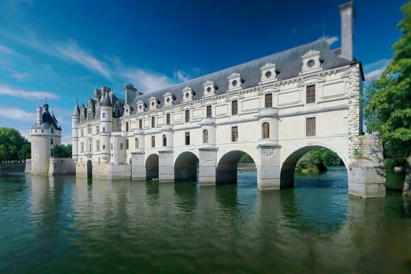 Construction architecturale inhabituelle dans l eau en Europe