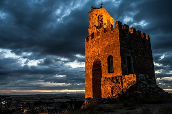 Torre Velha. Tempo noturno