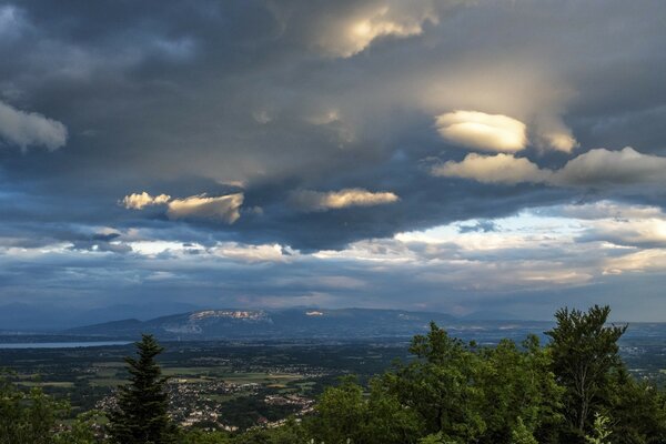 Evening sky, an inside view