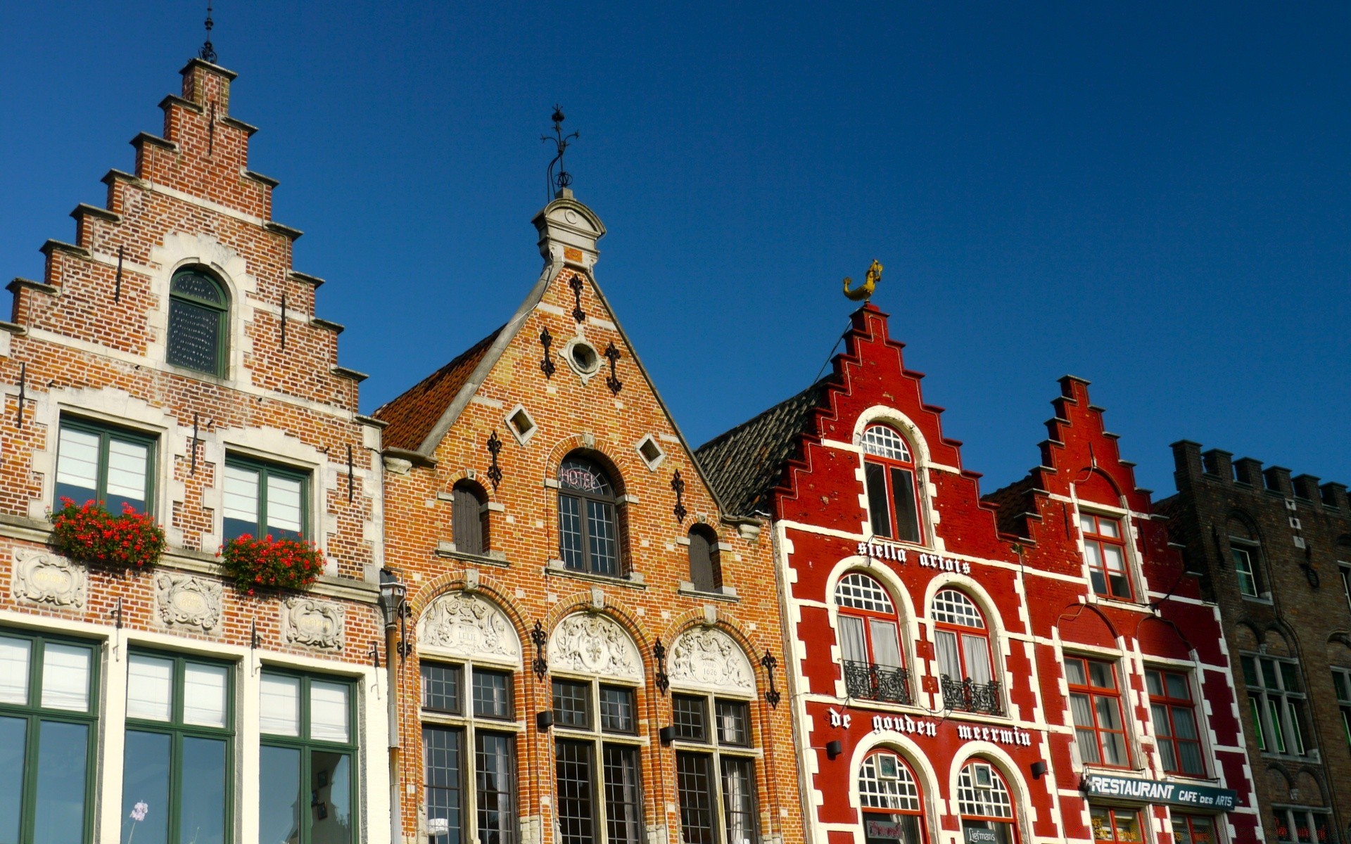 europa arquitectura casa viajes viejo ciudad al aire libre cielo casa castillo fachada ciudad antiguo ventanas