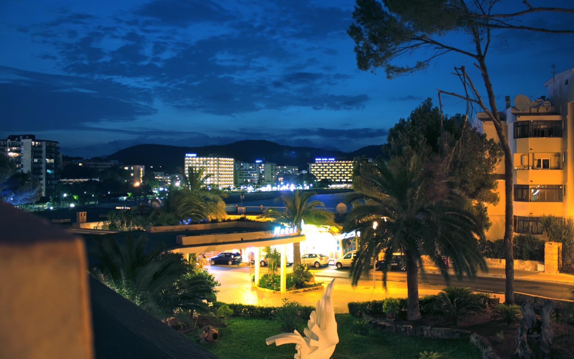 l europe voyage hôtel architecture eau arbre en plein air station maison ville tourisme soirée lumière du jour mer maison crépuscule ciel vacances plage