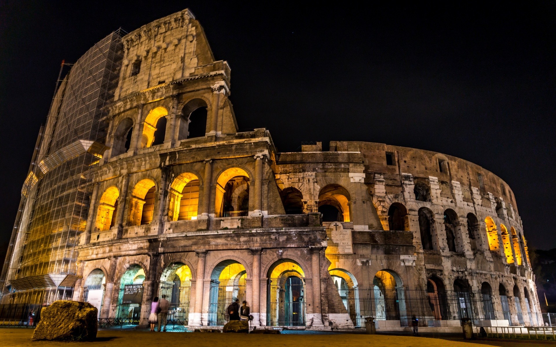 europa arquitectura viajes crepúsculo casa coliseo noche anfiteatro punto de referencia teatro iluminación estadio turismo ciudad cielo antiguo al aire libre ciudad arco viejo