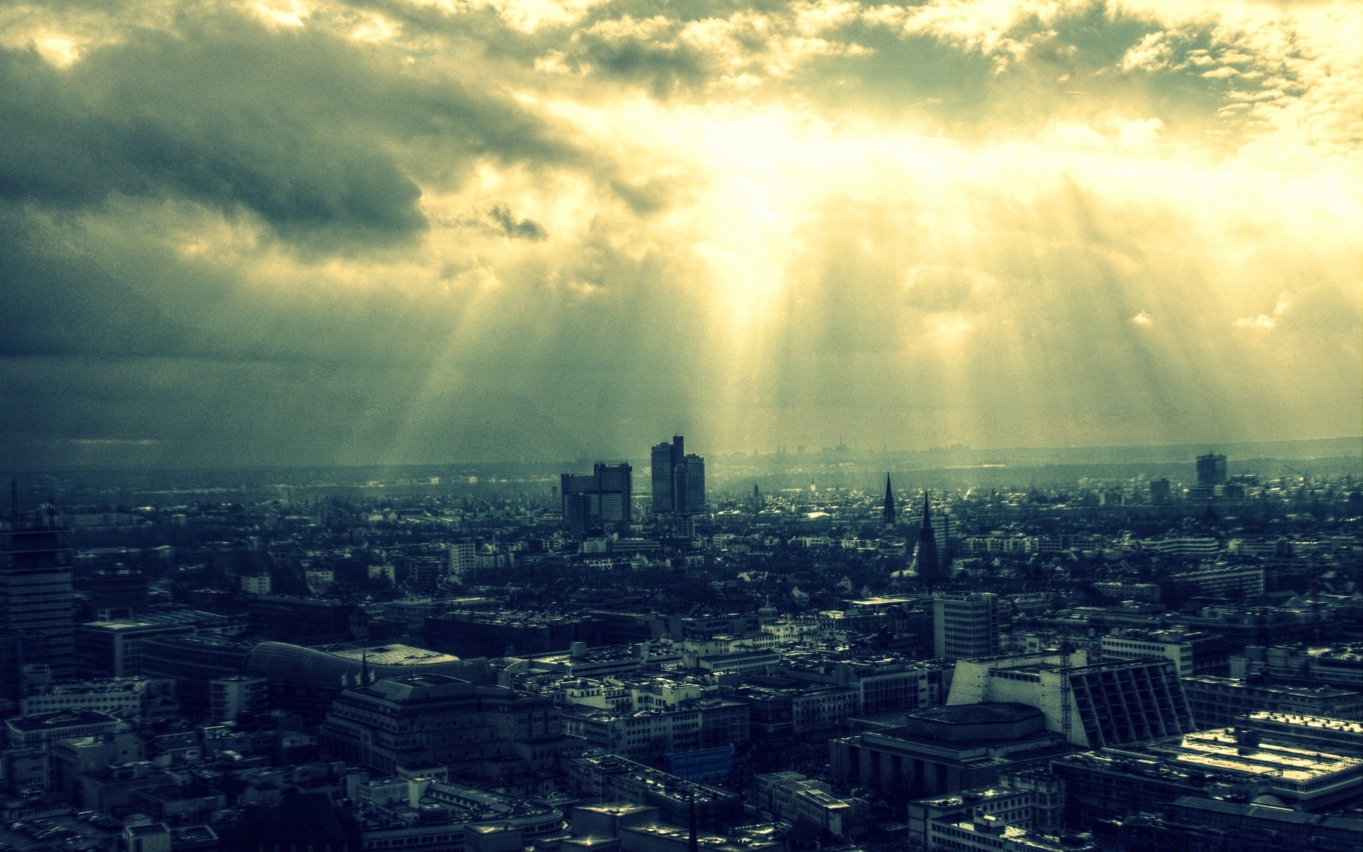 europa stadt skyline himmel stadt verschmutzung wolkenkratzer architektur haus smog sonnenuntergang reisen sturm dämmerung abend nebel städtisch regen landschaft rauch