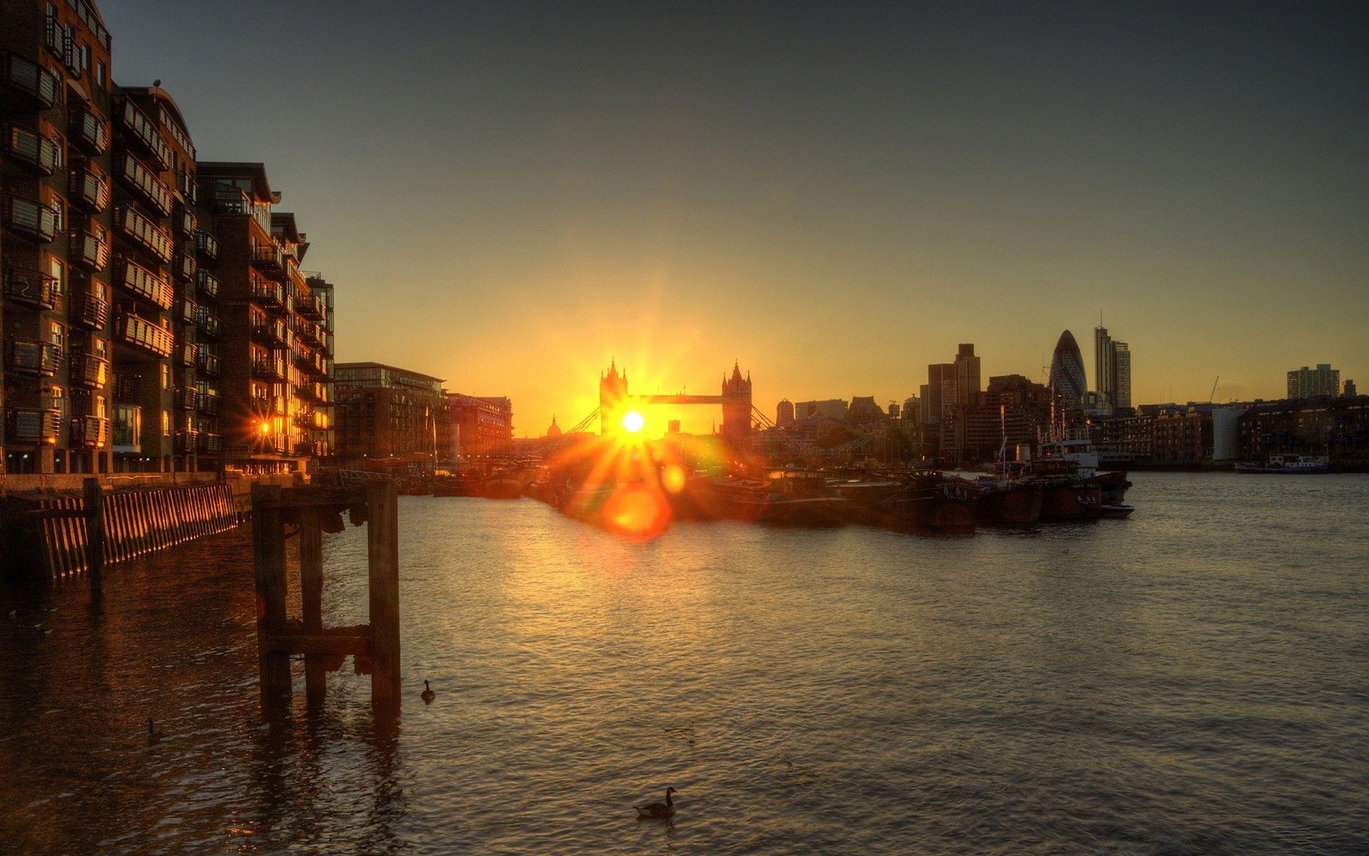 l europe coucher de soleil eau ville rivière réflexion aube soir crépuscule pont lumière architecture voyage maison ville canal ciel urbain skyline promenade bateau