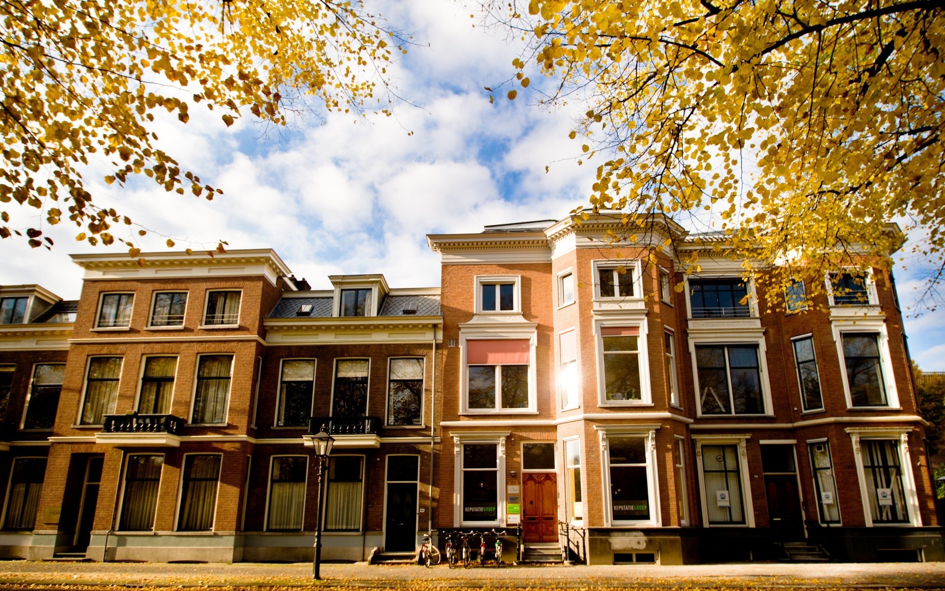 europa arquitectura casa casa viejo al aire libre ventanas fachada ciudad viajes exterior tradicional cielo familia urbano construcción