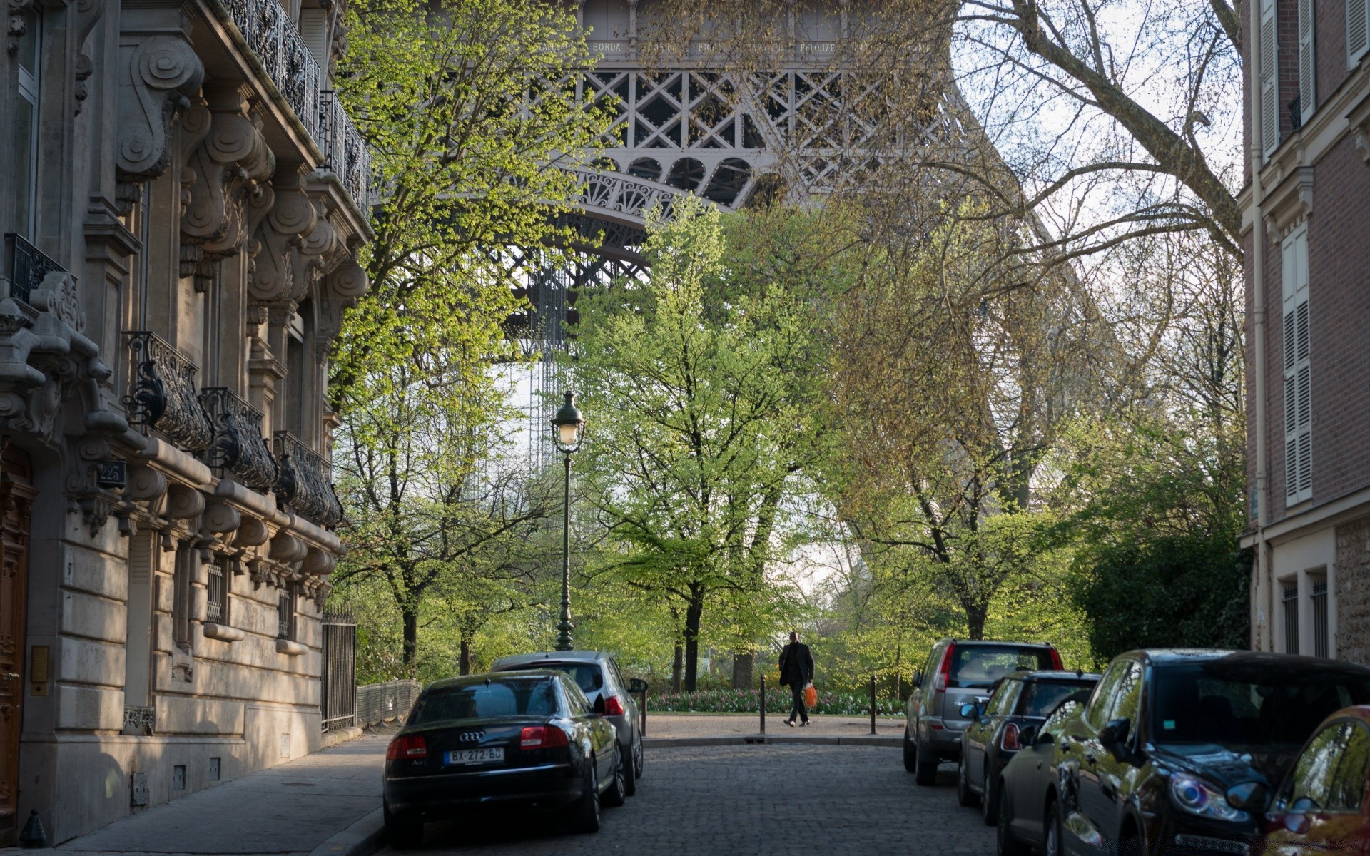 europa straße straße stadt haus tageslicht reisen zuhause architektur im freien haus baum städtisch auto auto stadt verbrechen tourismus alt polizei