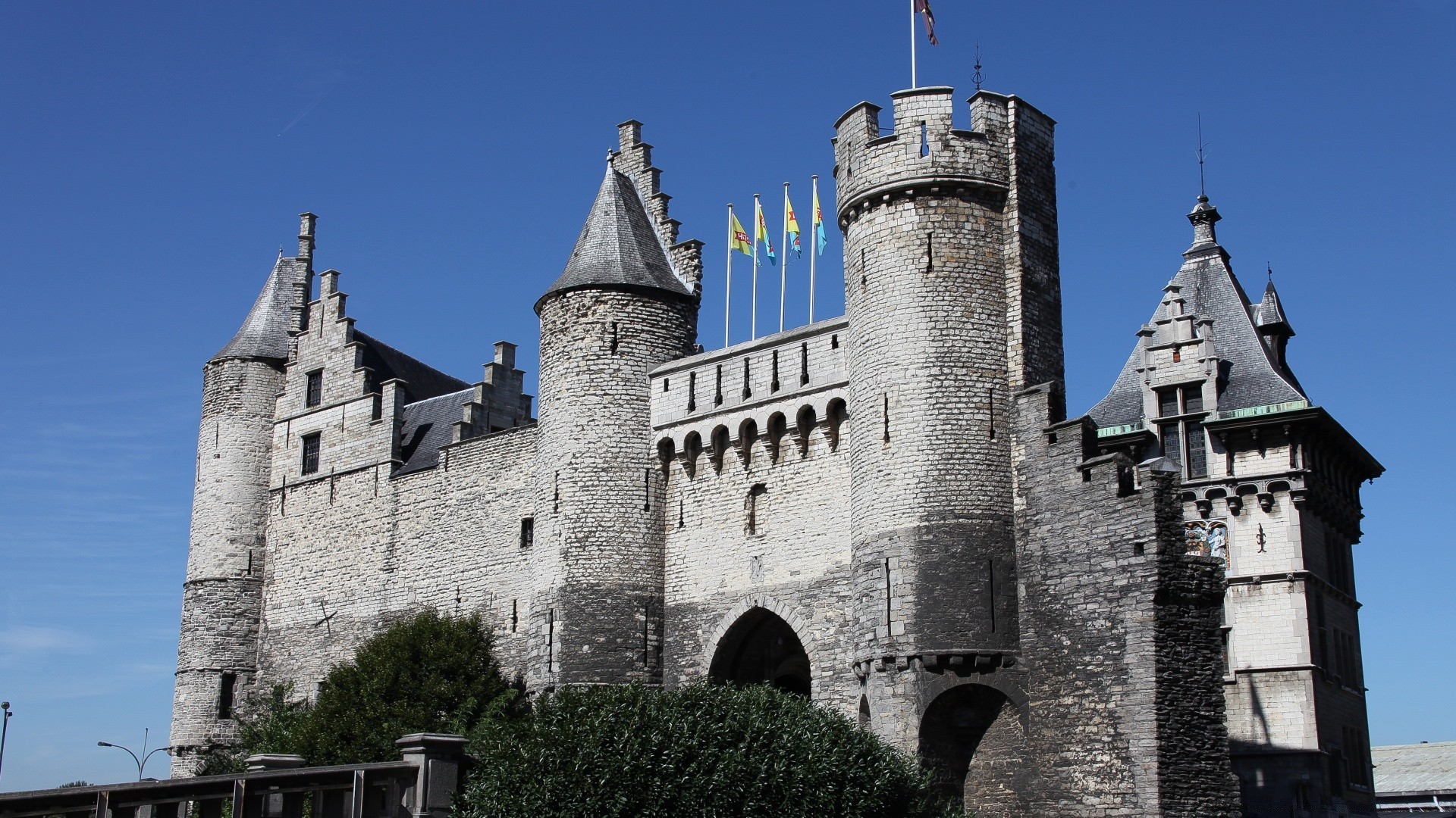 europe château architecture gothique tour forteresse voyage fortification ancien vieux château maison point de repère pierre tours tourisme historique mur ciel