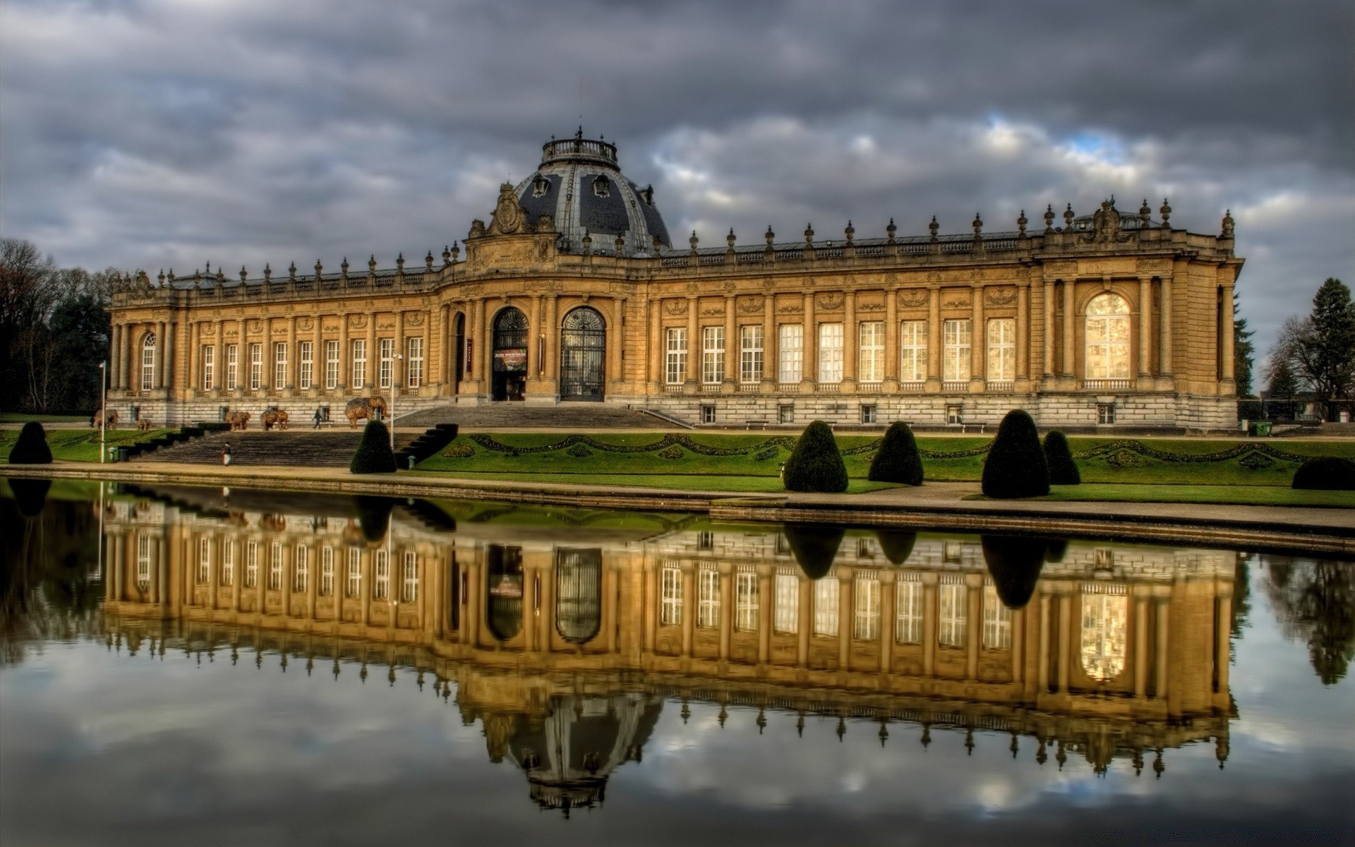 europa arquitectura viajes al aire libre castillo casa cielo agua reflexión imperial realeza fuente turismo parque ciudad río casa viejo punto de referencia