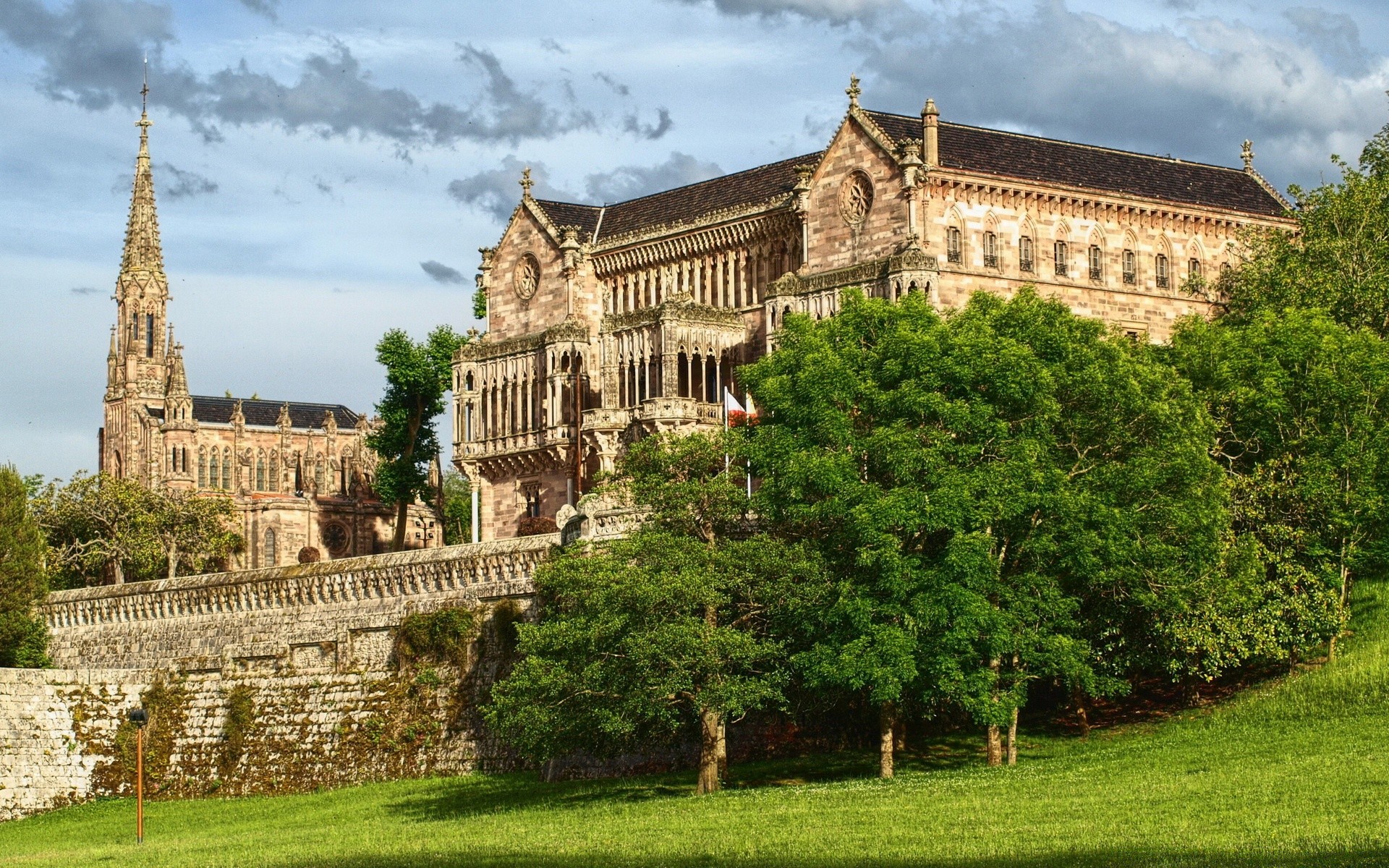 europa arquitectura hogar viajes ciudad turismo antiguo punto de referencia castillo famoso cielo histórico torre cultura antiguo iglesia al aire libre monumento espectáculo gótico exterior