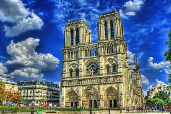 Catedral Europea en el centro de la ciudad