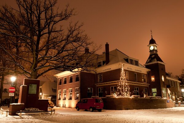 Winterlandschaft in den Niederlanden. Hagelos Architektur