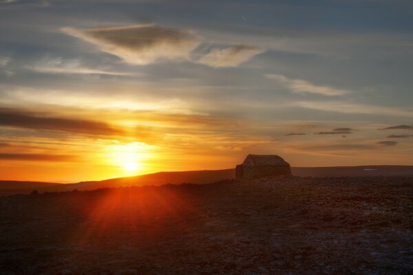 Schöne Landschaft bei Sonnenuntergang