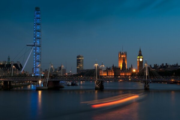 Londra Köprüsü, ışık denizi