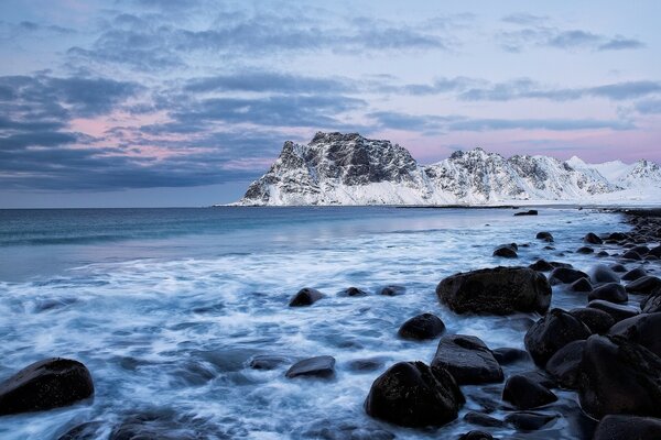 岩石和大海，岩石和冲浪