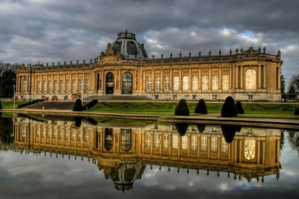 El reflejo de la eternidad es un clásico elegante