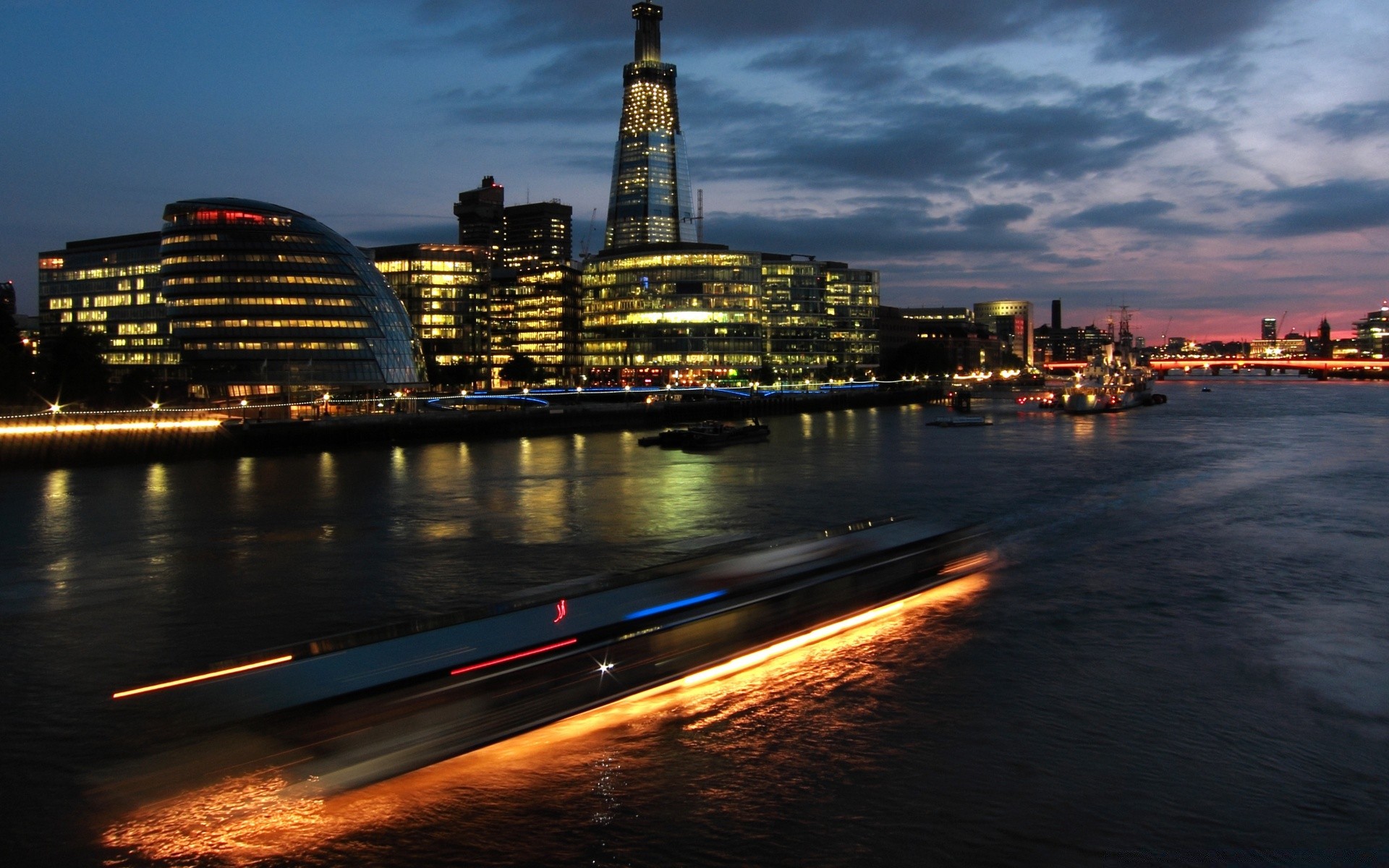 europa viajes arquitectura ciudad crepúsculo agua ciudad puesta de sol río noche cielo casa centro de la ciudad rascacielos skyline puente iluminación sistema de transporte urbano negocio