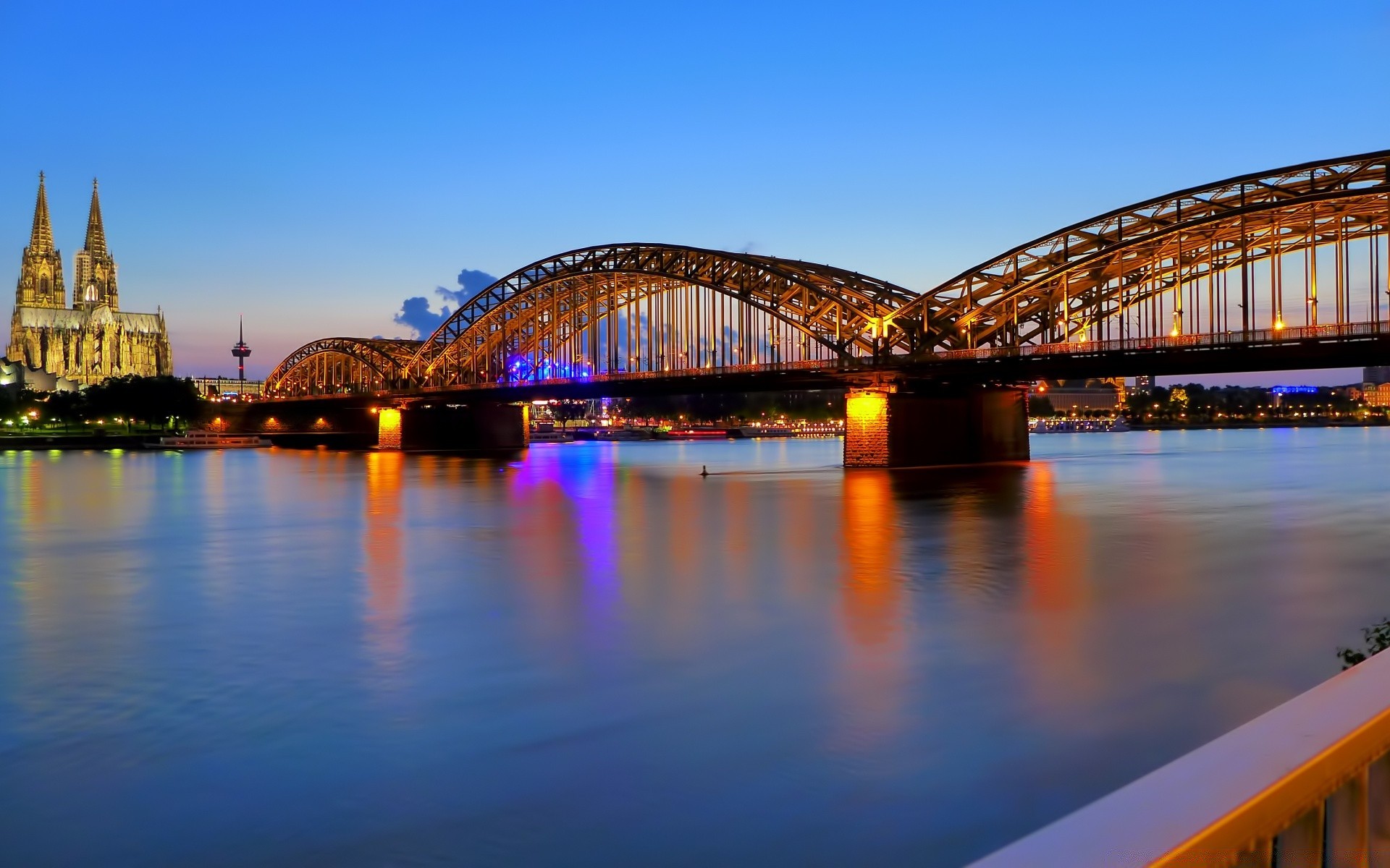 europa brücke architektur fluss wasser reisen stadt reflexion himmel dämmerung sonnenuntergang haus abend städtisch stadt hintergrundbeleuchtung im freien