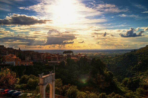 Paisaje de montaña al atardecer