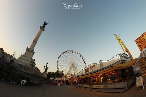 Ein Vergnügungspark in Europa. Riesenrad