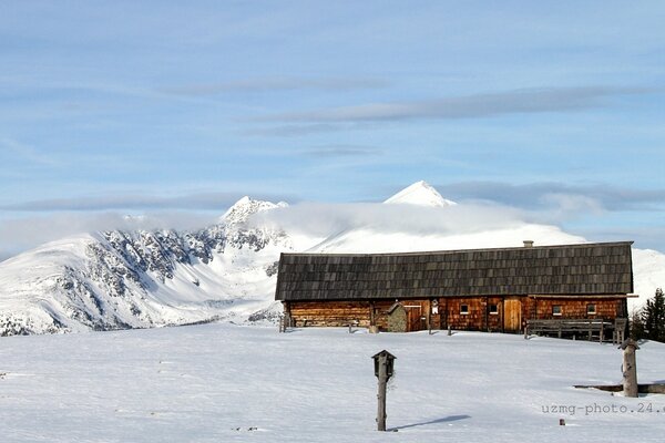 Paisagem de Inverno, montanhas na neve