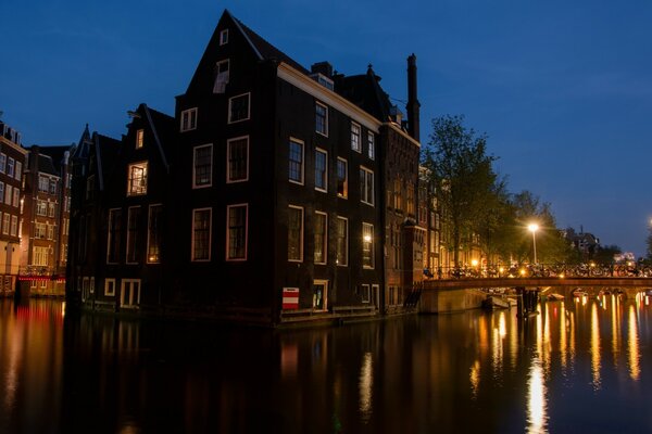 Venedig in der Nacht im Licht der Lichter