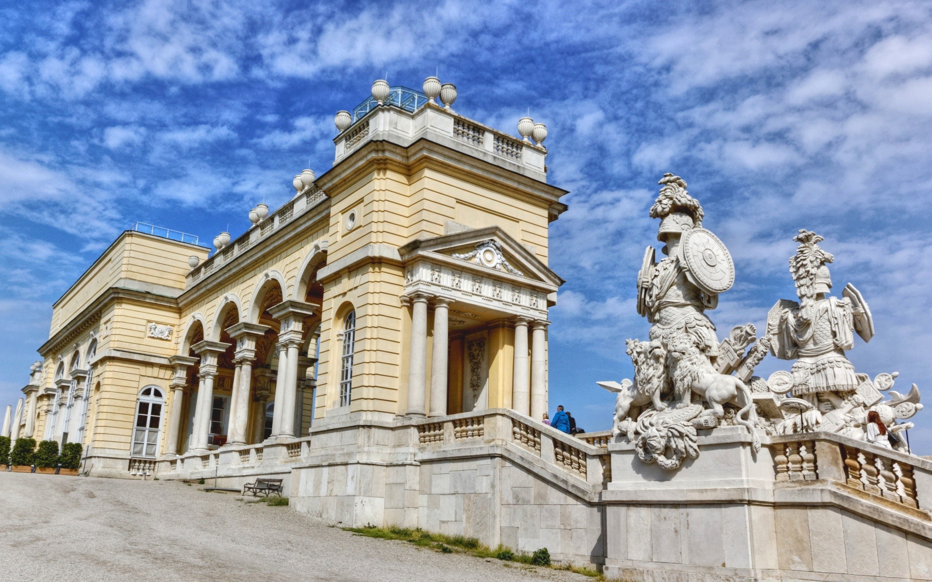 europa arquitetura casa viagens estátua céu escultura velho monumento cultura atração turística turismo antigo cidade exterior histórico castelo fachada arte ao ar livre pedra