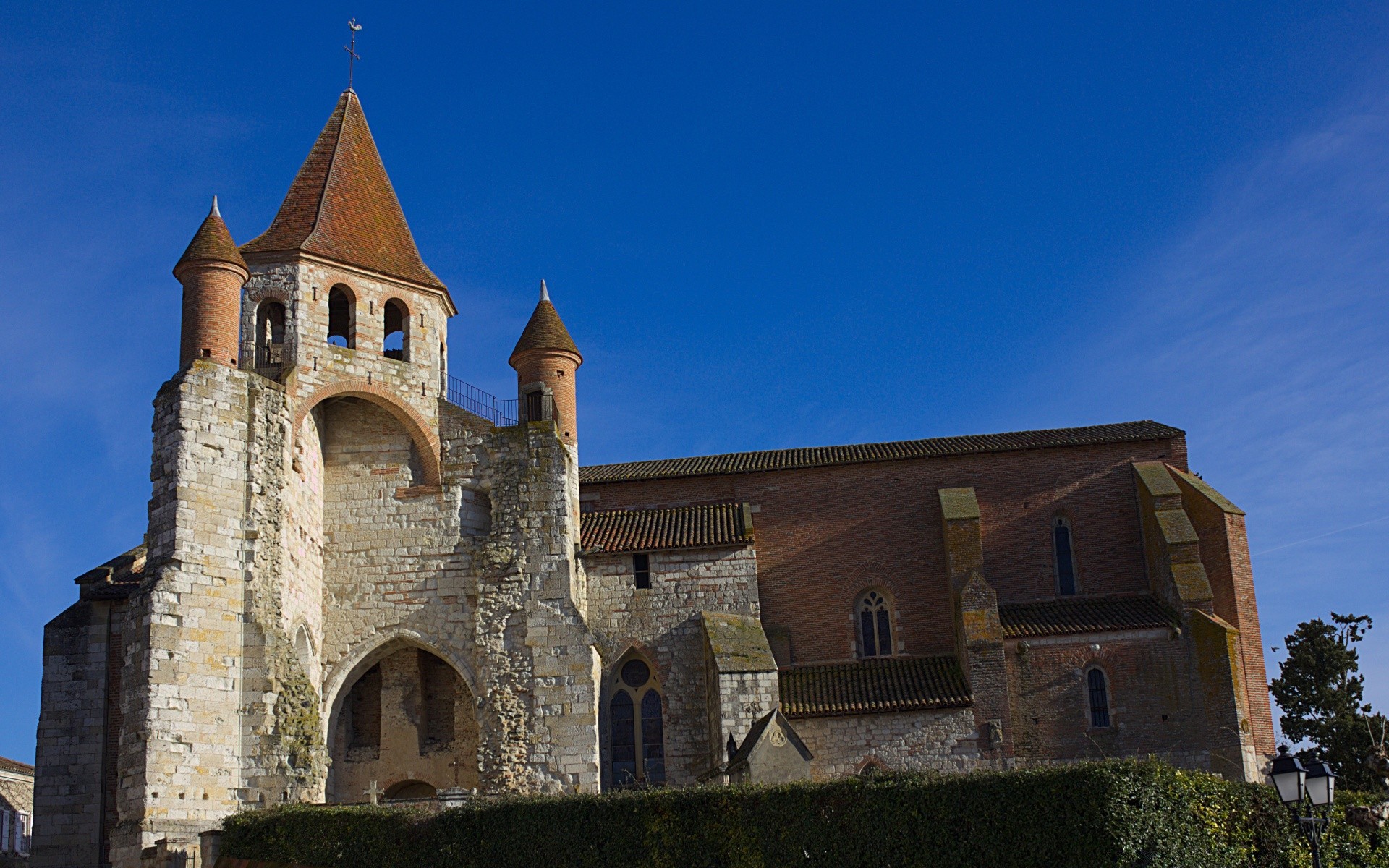 europa architettura chiesa viaggi religione casa vecchio cielo torre gotico antico all aperto monastero città cattedrale castello luce del giorno