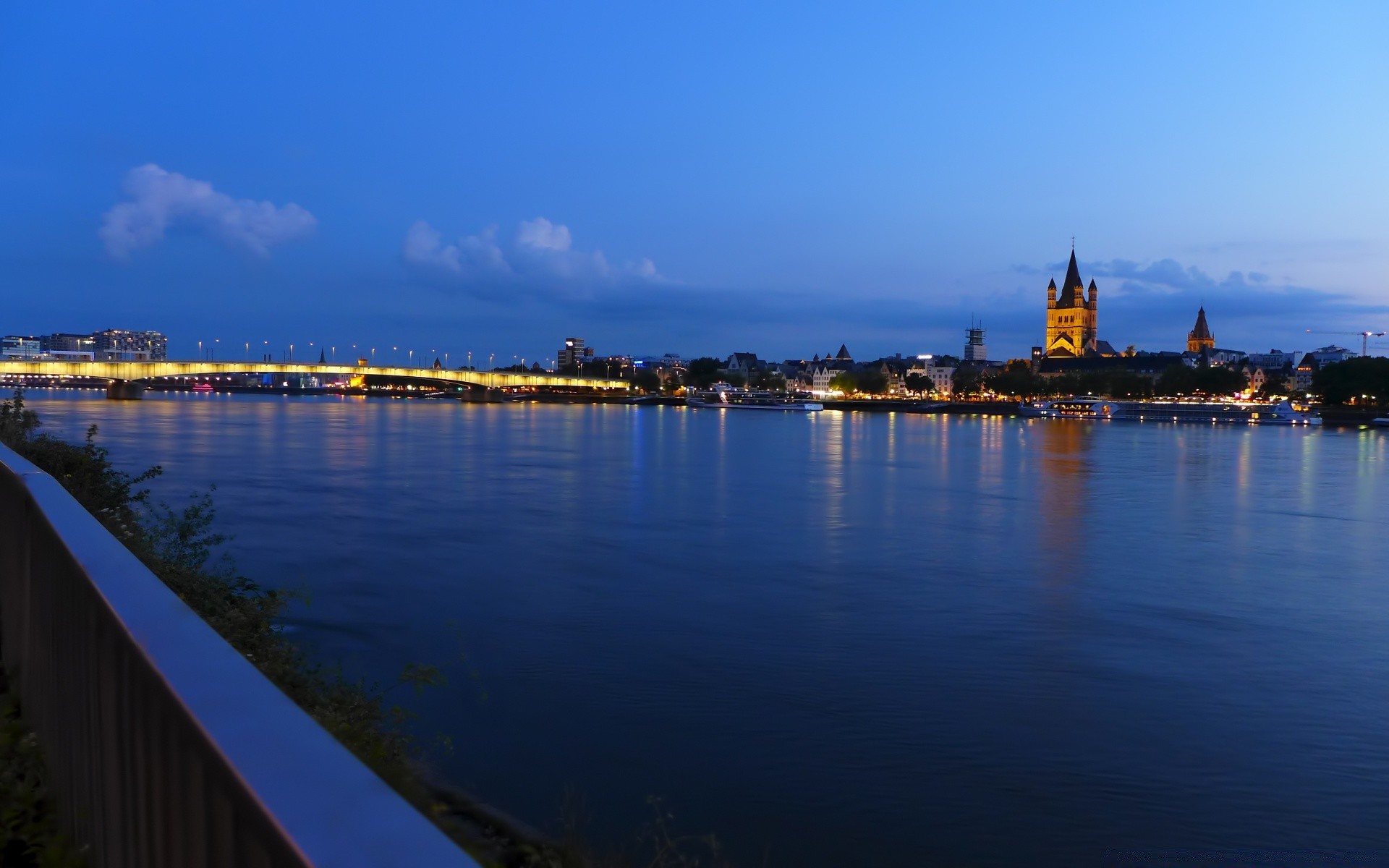 europa água pôr do sol reflexão rio cidade viagens arquitetura crepúsculo noite ponte céu amanhecer embarcação ao ar livre casa cidade mar cais